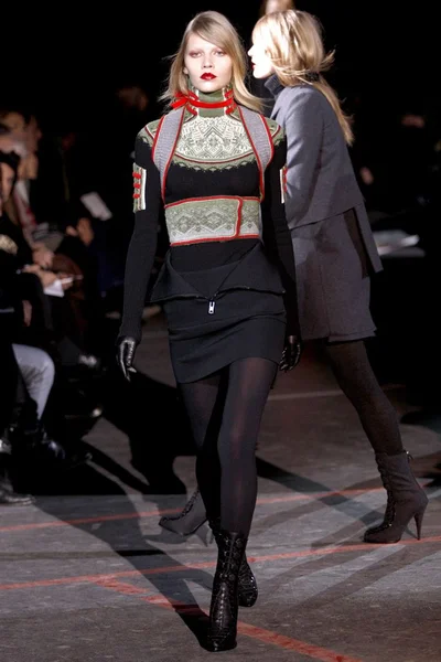 Look 19